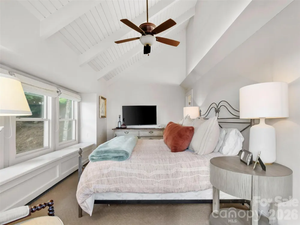 337 Rhododendron Lane Burnsville, NC 28714