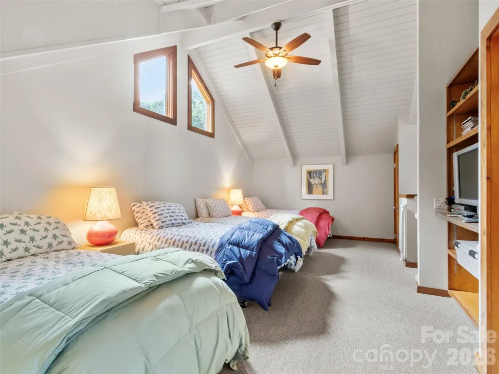 337 Rhododendron Lane Burnsville, NC 28714
