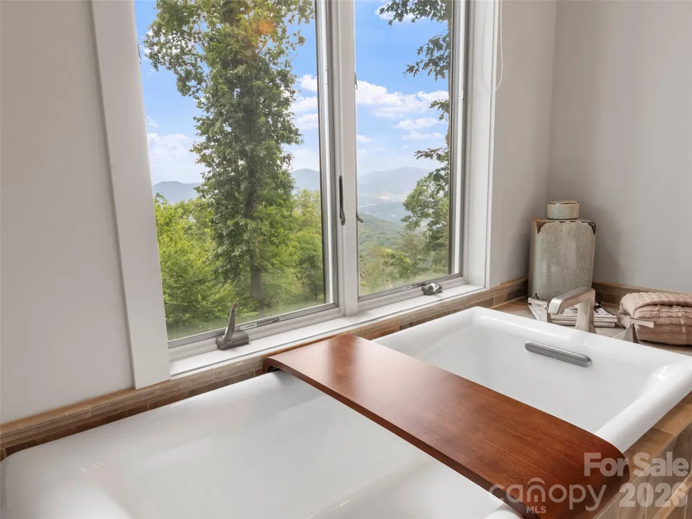 337 Rhododendron Lane Burnsville, NC 28714