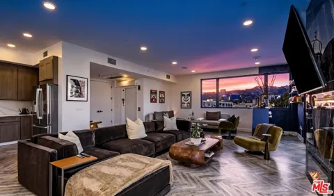 137 Doheny Drive #4