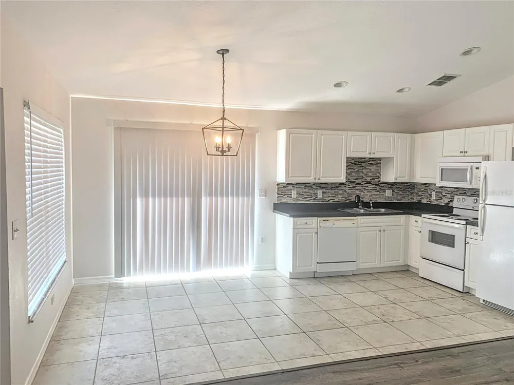 5440 KENSINGTON STREET Sarasota, FL 34232