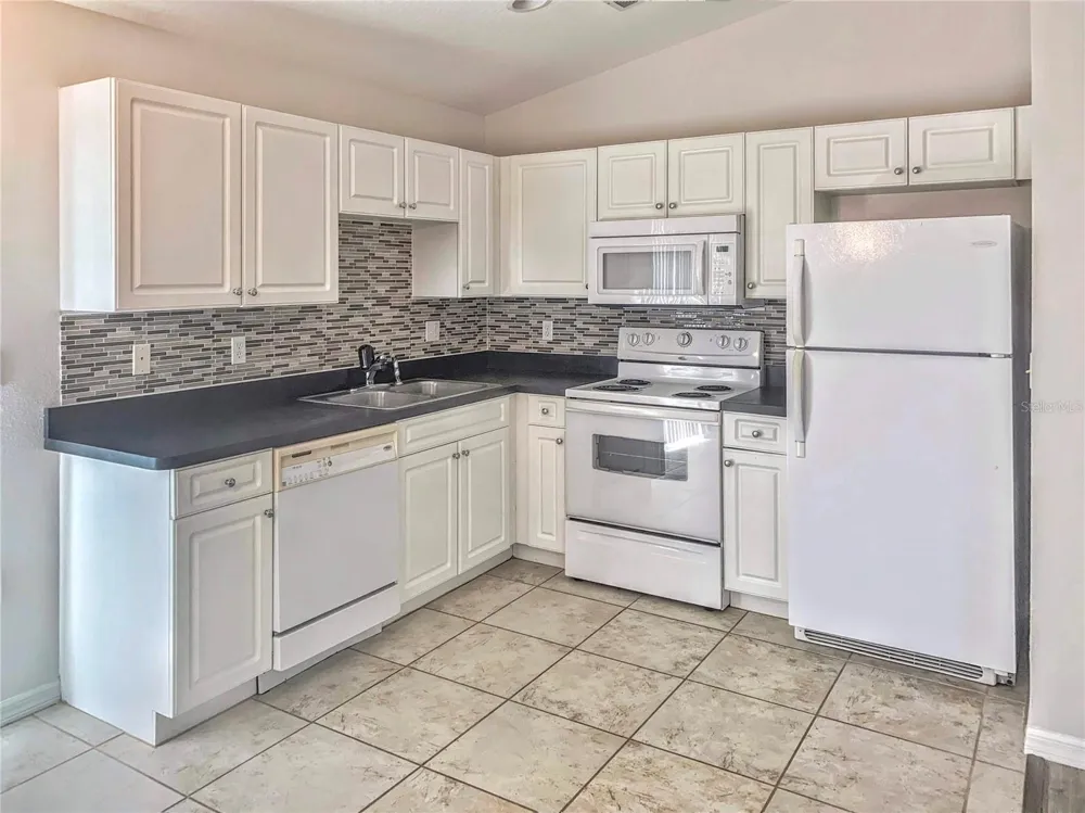 5440 KENSINGTON STREET Sarasota, FL 34232