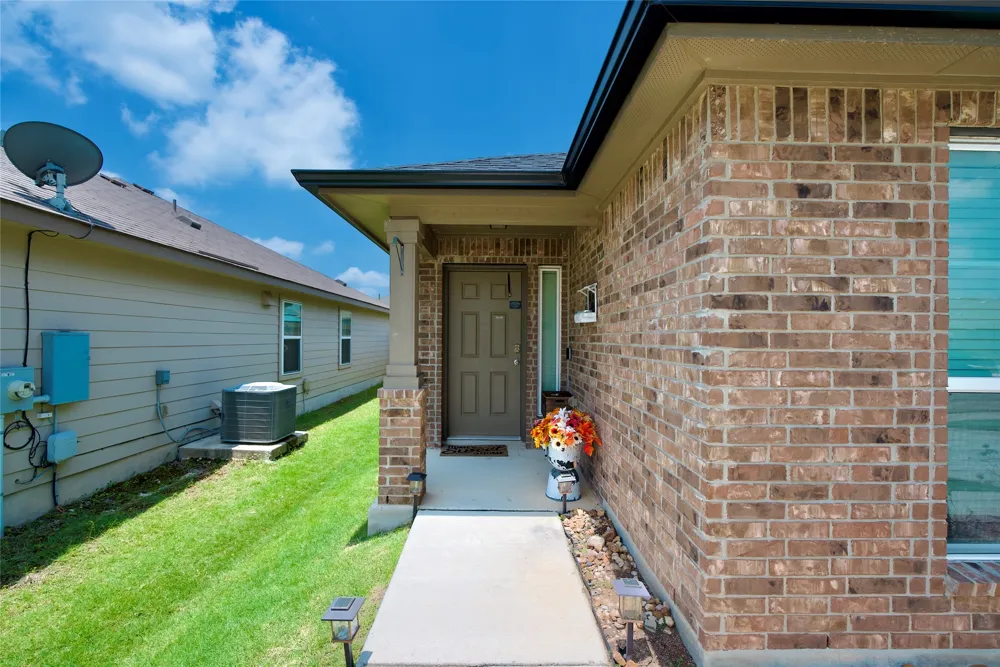 1041 Dumfries Drive Seguin, TX 78155