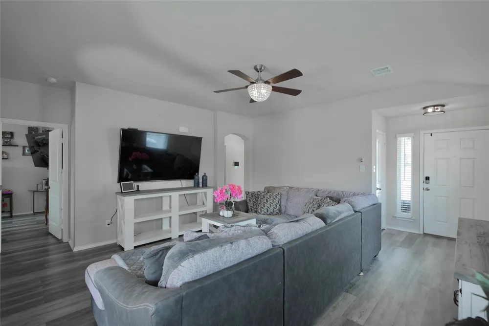 1041 Dumfries Drive Seguin, TX 78155