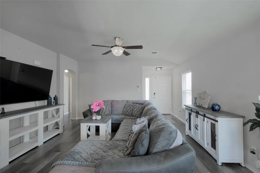 1041 Dumfries Drive Seguin, TX 78155