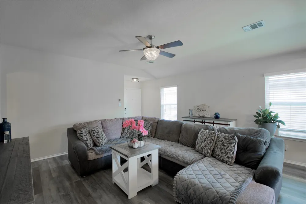 1041 Dumfries Drive Seguin, TX 78155