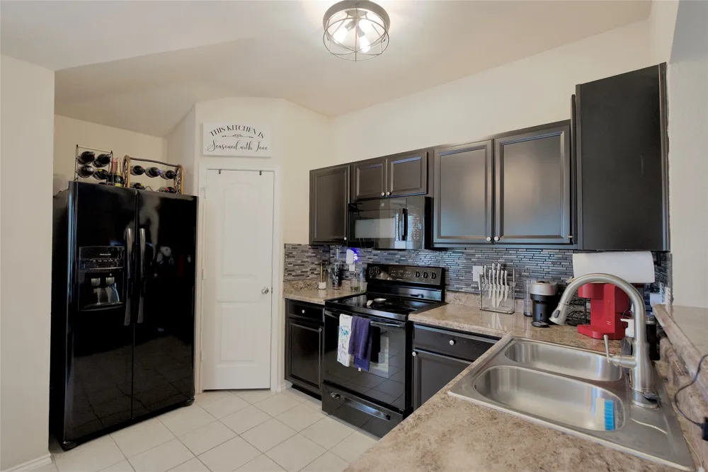 1041 Dumfries Drive Seguin, TX 78155