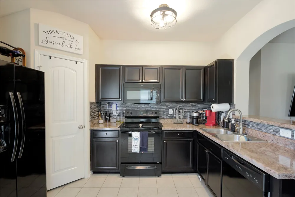 1041 Dumfries Drive Seguin, TX 78155
