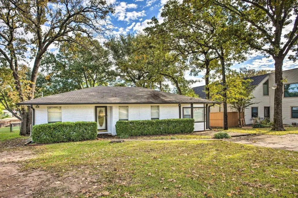 108 Camino Robles Street Gun Barrel City, TX 75156