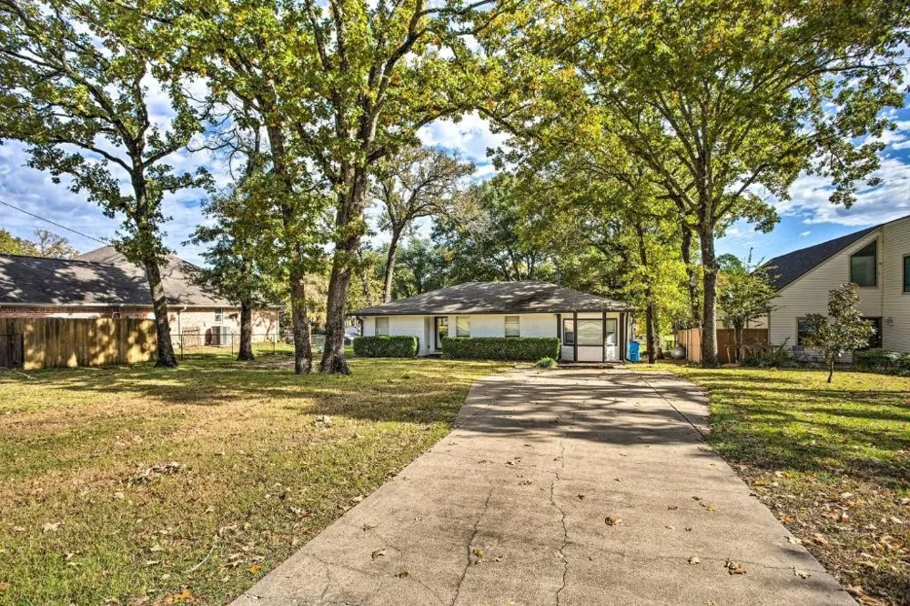 108 Camino Robles Street Gun Barrel City, TX 75156