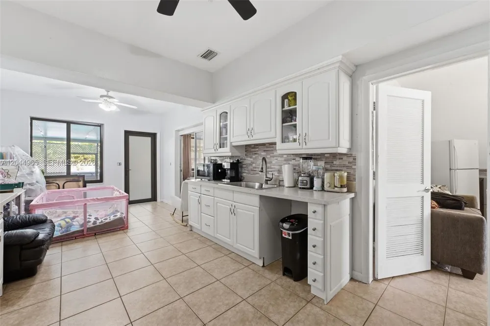 1421 SW 76 ct Miami, FL 33144
