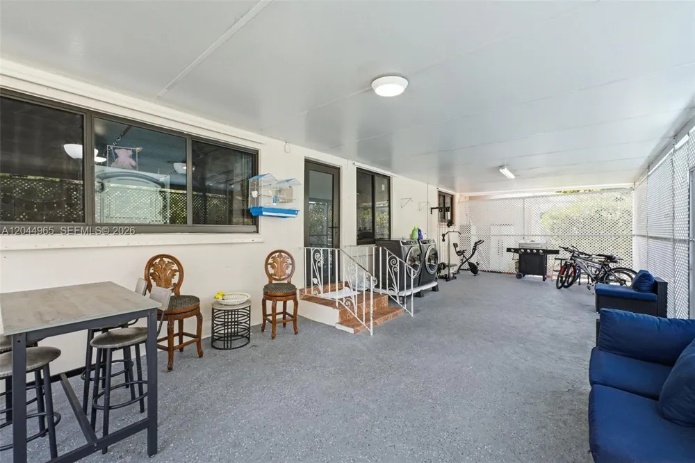1421 SW 76 ct Miami, FL 33144