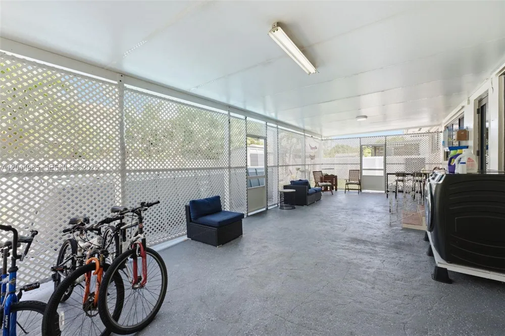 1421 SW 76 ct Miami, FL 33144