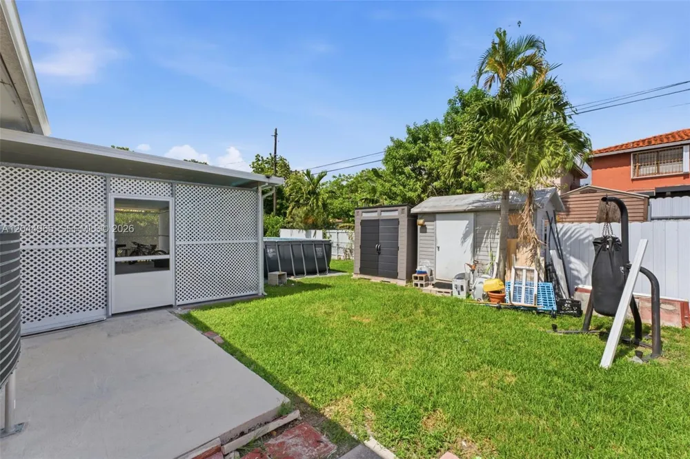 1421 SW 76 ct Miami, FL 33144