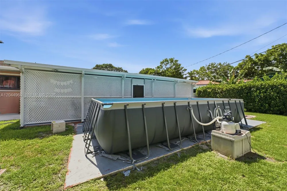 1421 SW 76 ct Miami, FL 33144