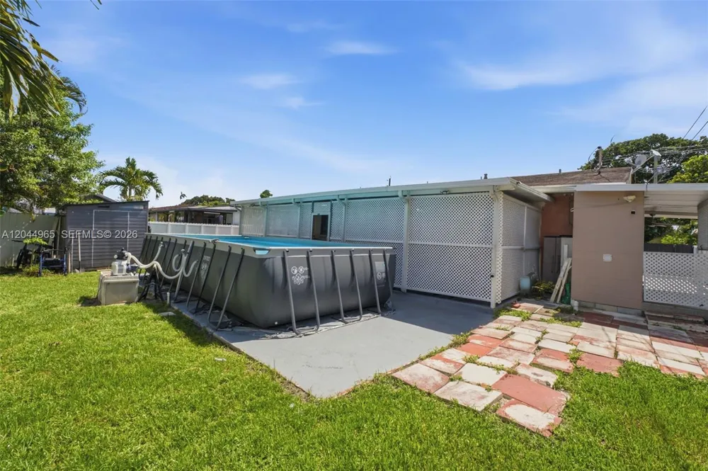 1421 SW 76 ct Miami, FL 33144