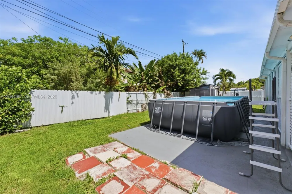1421 SW 76 ct Miami, FL 33144