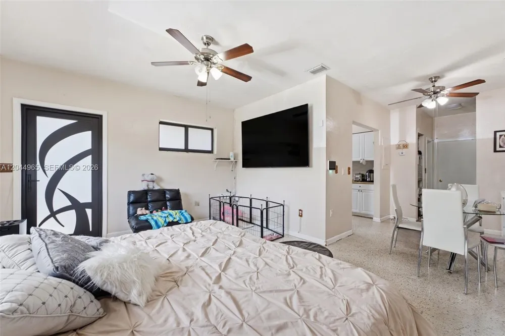 1421 SW 76 ct Miami, FL 33144