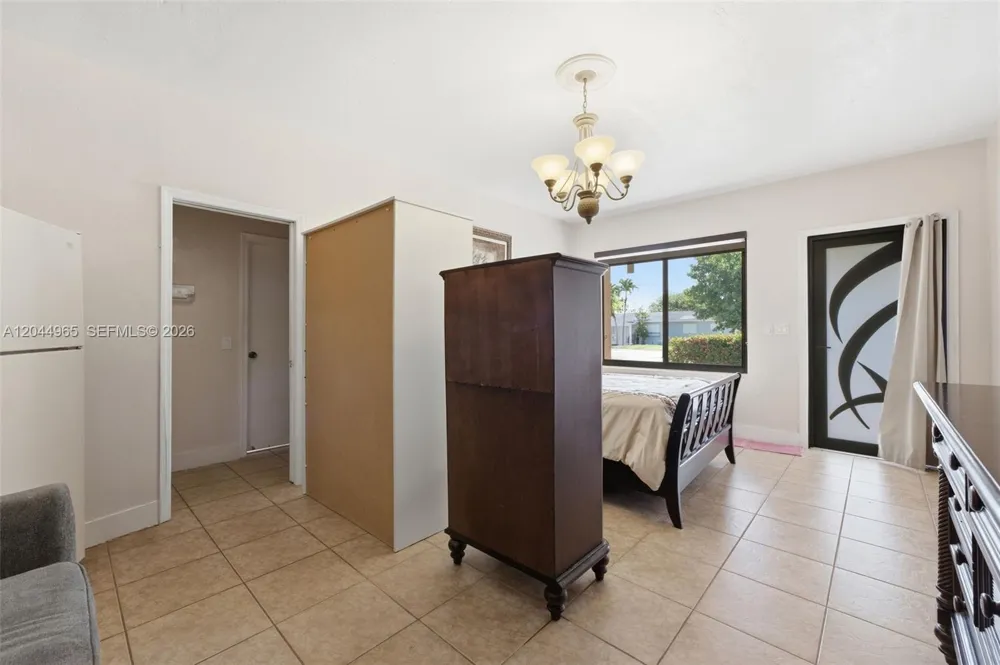 1421 SW 76 ct Miami, FL 33144