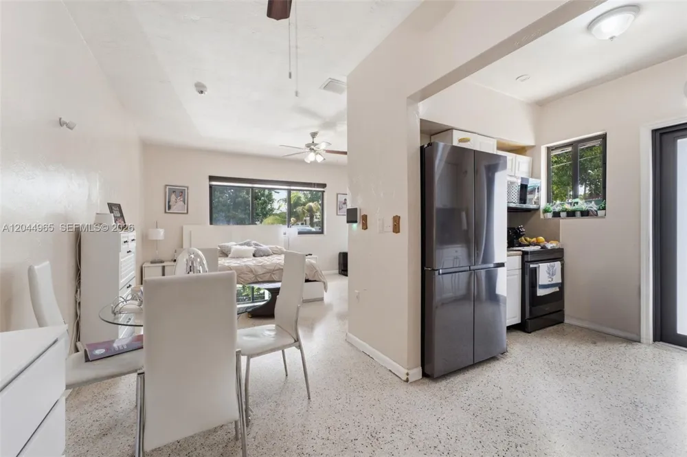1421 SW 76 ct Miami, FL 33144