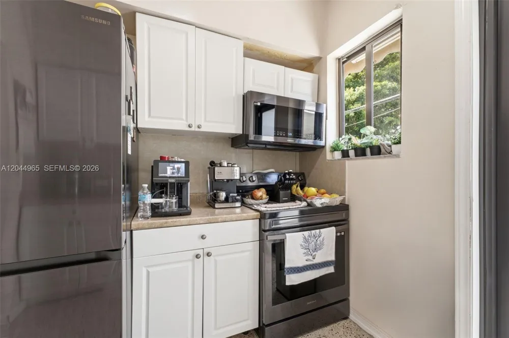 1421 SW 76 ct Miami, FL 33144