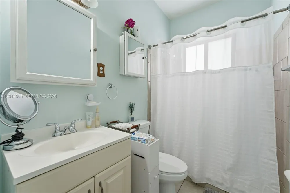 1421 SW 76 ct Miami, FL 33144