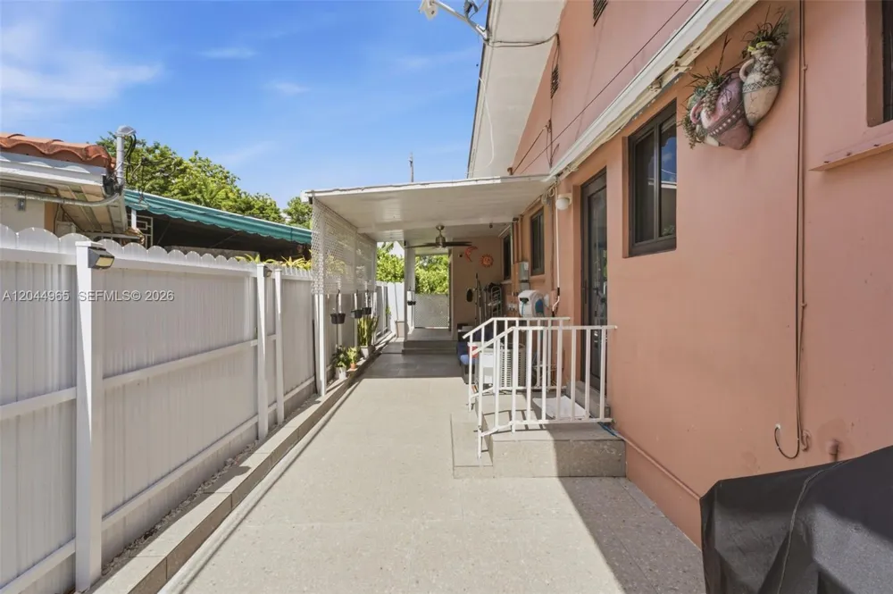1421 SW 76 ct Miami, FL 33144