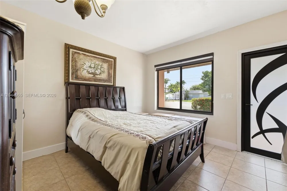 1421 SW 76 ct Miami, FL 33144