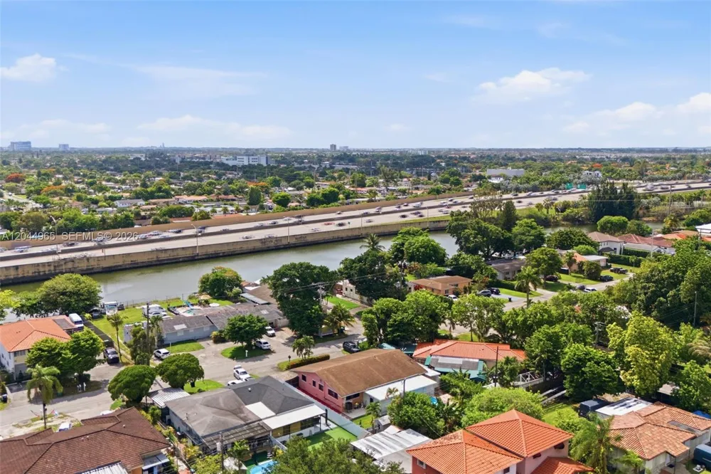 1421 SW 76 ct Miami, FL 33144