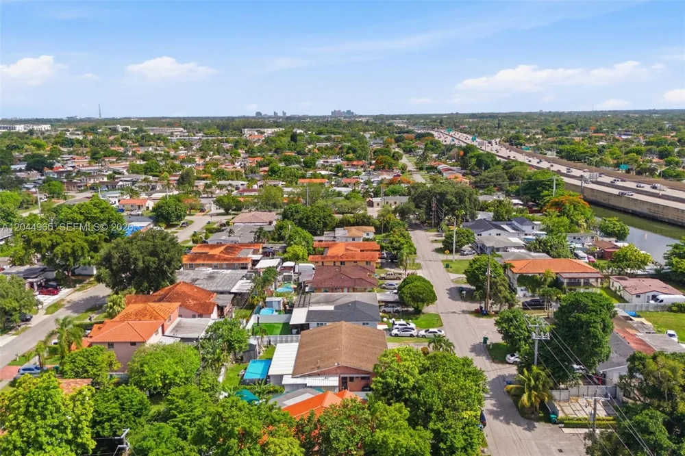 1421 SW 76 ct Miami, FL 33144