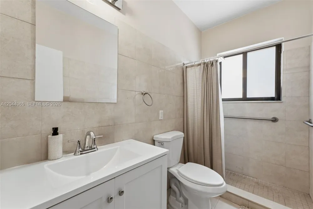 1421 SW 76 ct Miami, FL 33144