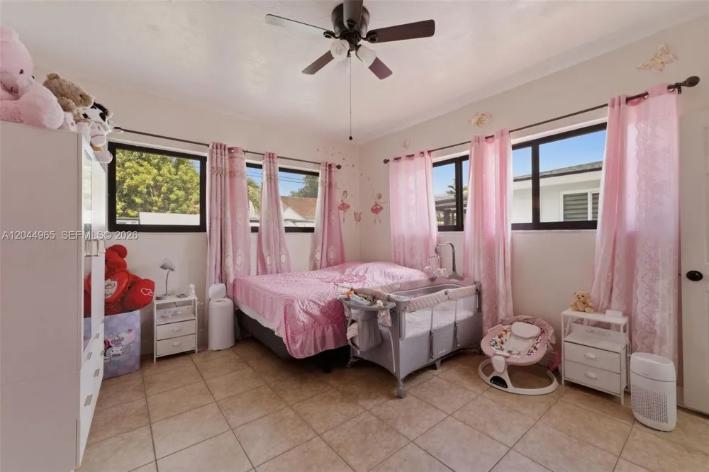 1421 SW 76 ct Miami, FL 33144