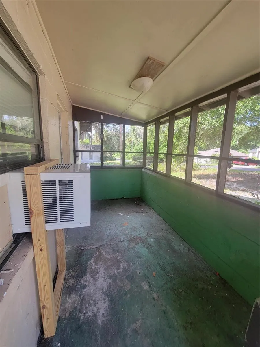 729 E CAROLINA AVENUE Deland, FL 32724