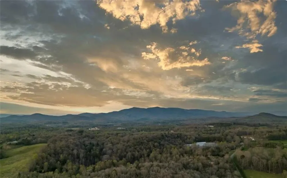279 Shallow Water Trail Talking Rock, GA 30175