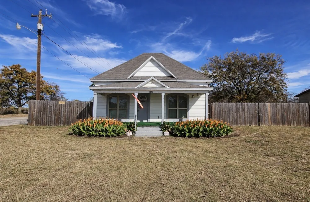 101 S Walnut Avenue Petrolia, TX 76377