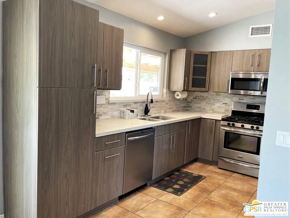 30399 Sterling Road Cathedral City, CA 92234