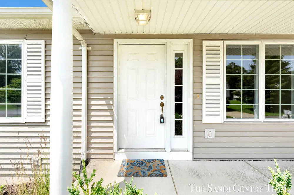 17632 Dustin Drive Spring Lake, MI 49456