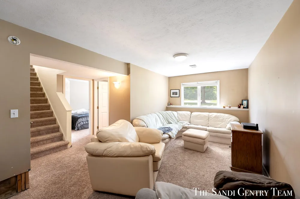 17632 Dustin Drive Spring Lake, MI 49456