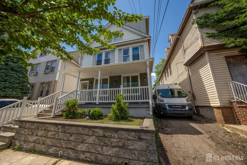946 Emma Street Elizabeth, NJ 07201