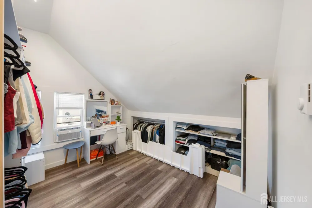 946 Emma Street Elizabeth, NJ 07201