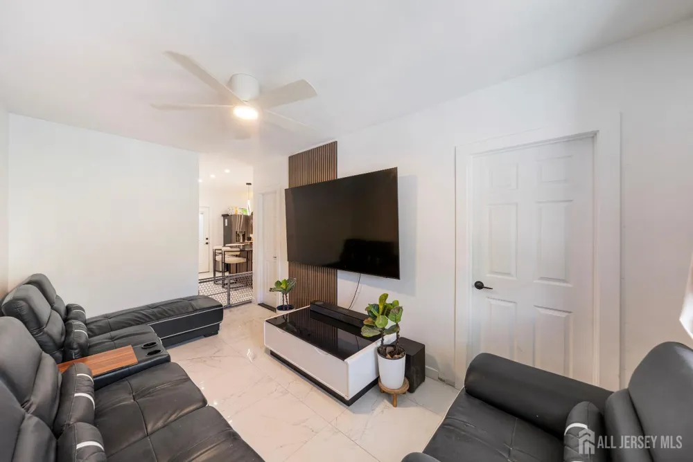 946 Emma Street Elizabeth, NJ 07201