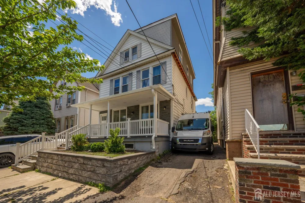 946 Emma Street Elizabeth, NJ 07201