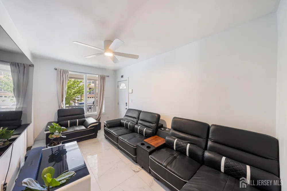 946 Emma Street Elizabeth, NJ 07201