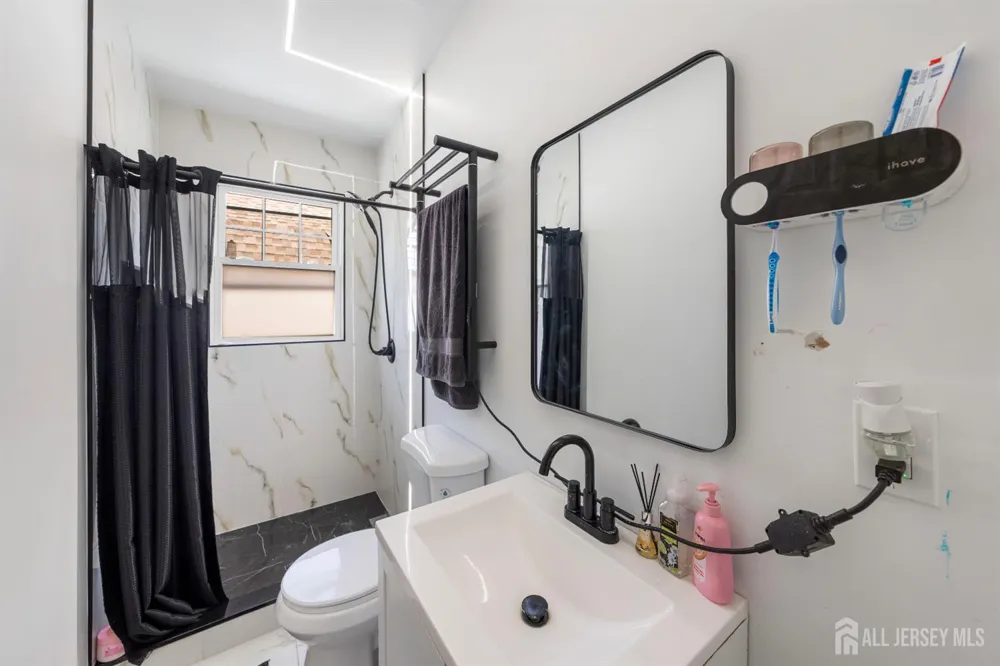 946 Emma Street Elizabeth, NJ 07201