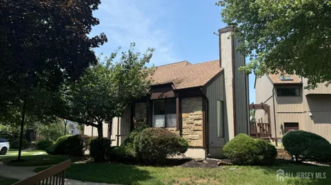 24 Emerald Lane