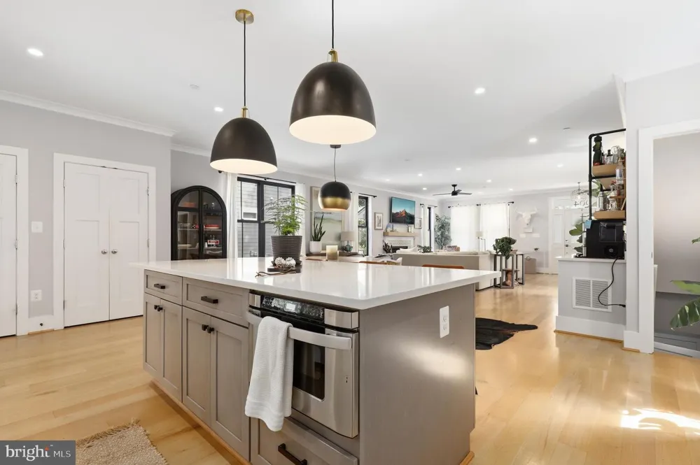 907 MAPLE AVENUE Rockville, MD 20851