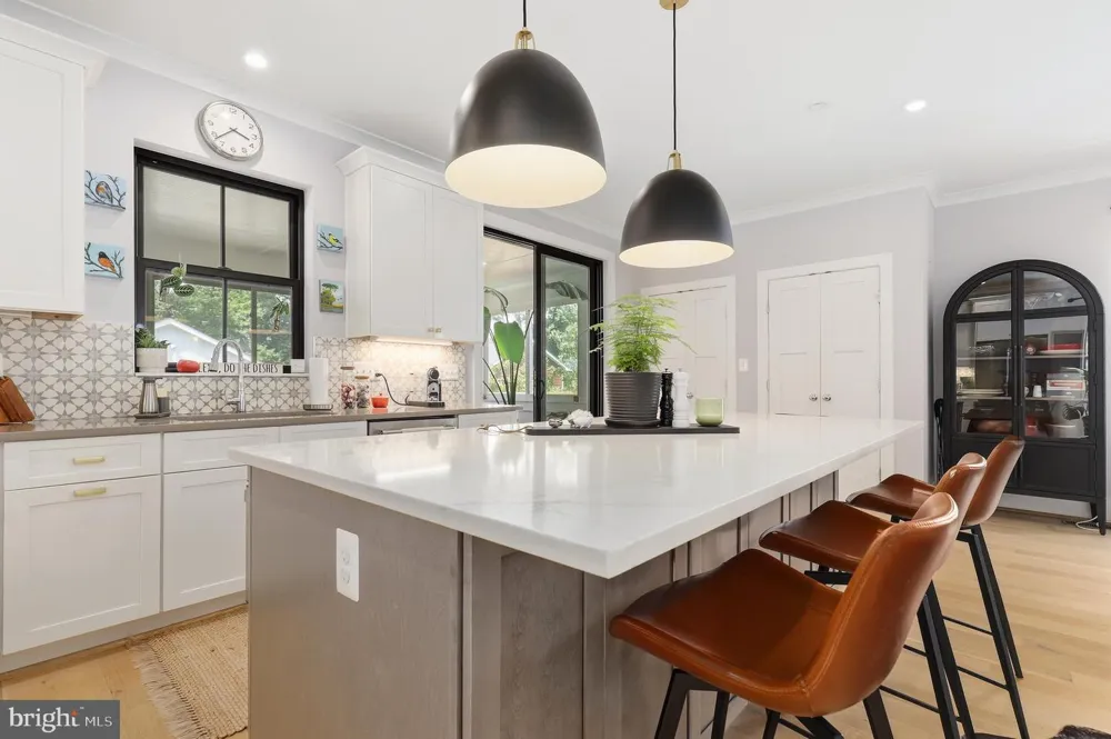 907 MAPLE AVENUE Rockville, MD 20851