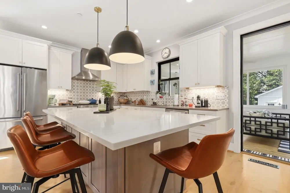 907 MAPLE AVENUE Rockville, MD 20851