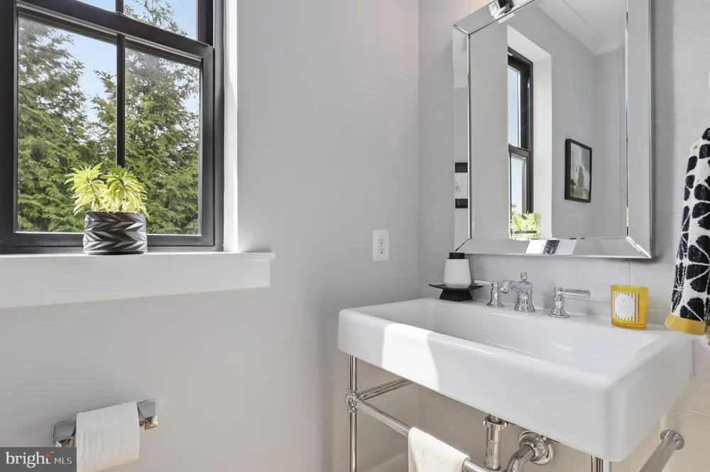 907 MAPLE AVENUE Rockville, MD 20851