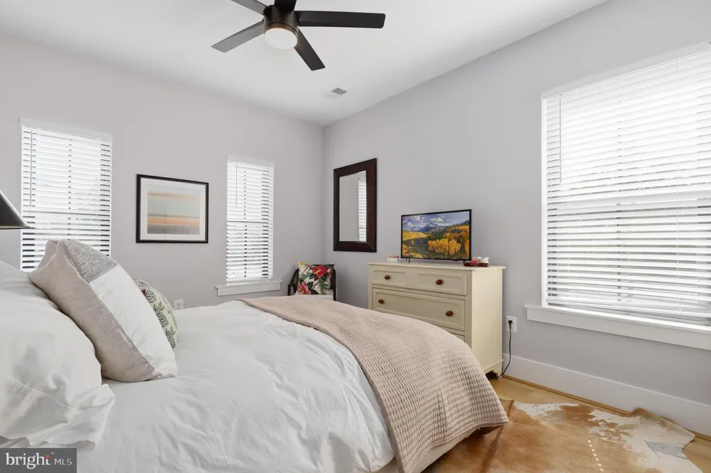 907 MAPLE AVENUE Rockville, MD 20851